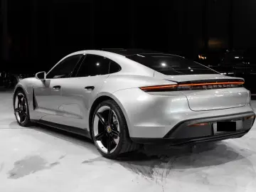 PORSCHE Taycan RWD Ambient VENT PANO 21