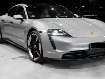 PORSCHE Taycan RWD Ambient VENT PANO 21