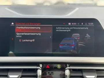 BMW 318d Lim. LED Live Cockpit Spur 8xAlu