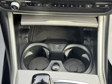 BMW 318d Lim. LED Live Cockpit Spur 8xAlu