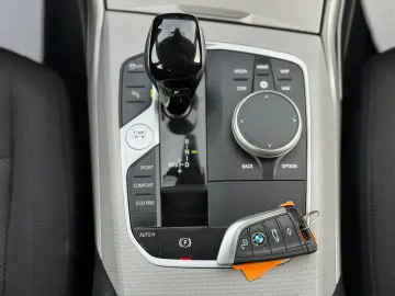 BMW 318d Lim. LED Live Cockpit Spur 8xAlu