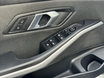 BMW 318d Lim. LED Live Cockpit Spur 8xAlu