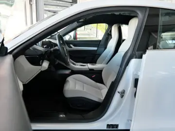 PORSCHE Taycan PerformancePlus BOSE SportDesign InnoD.