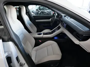 PORSCHE Taycan PerformancePlus BOSE SportDesign InnoD.