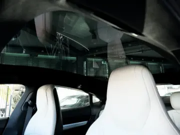 PORSCHE Taycan PerformancePlus BOSE SportDesign InnoD.