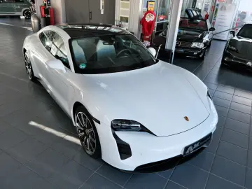 PORSCHE Taycan PerformancePlus BOSE SportDesign InnoD.