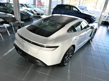 PORSCHE Taycan PerformancePlus BOSE SportDesign InnoD.