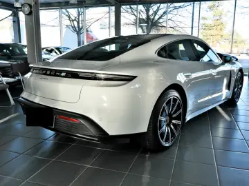 PORSCHE Taycan PerformancePlus BOSE SportDesign InnoD.