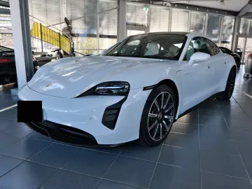 PORSCHE Taycan PerformancePlus BOSE SportDesign InnoD.