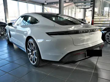 PORSCHE Taycan PerformancePlus BOSE SportDesign InnoD.