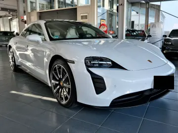 PORSCHE Taycan PerformancePlus BOSE SportDesign InnoD.