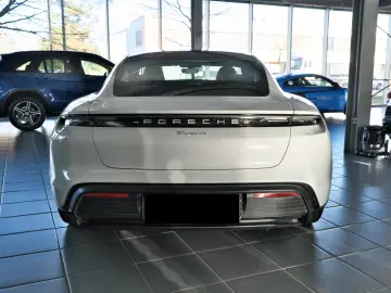 PORSCHE Taycan PerformancePlus BOSE SportDesign InnoD.