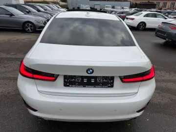 BMW 318d Lim. Schiebe- Hebedach Live Cockpit