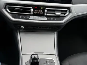 BMW 318d Lim. Schiebe- Hebedach Live Cockpit