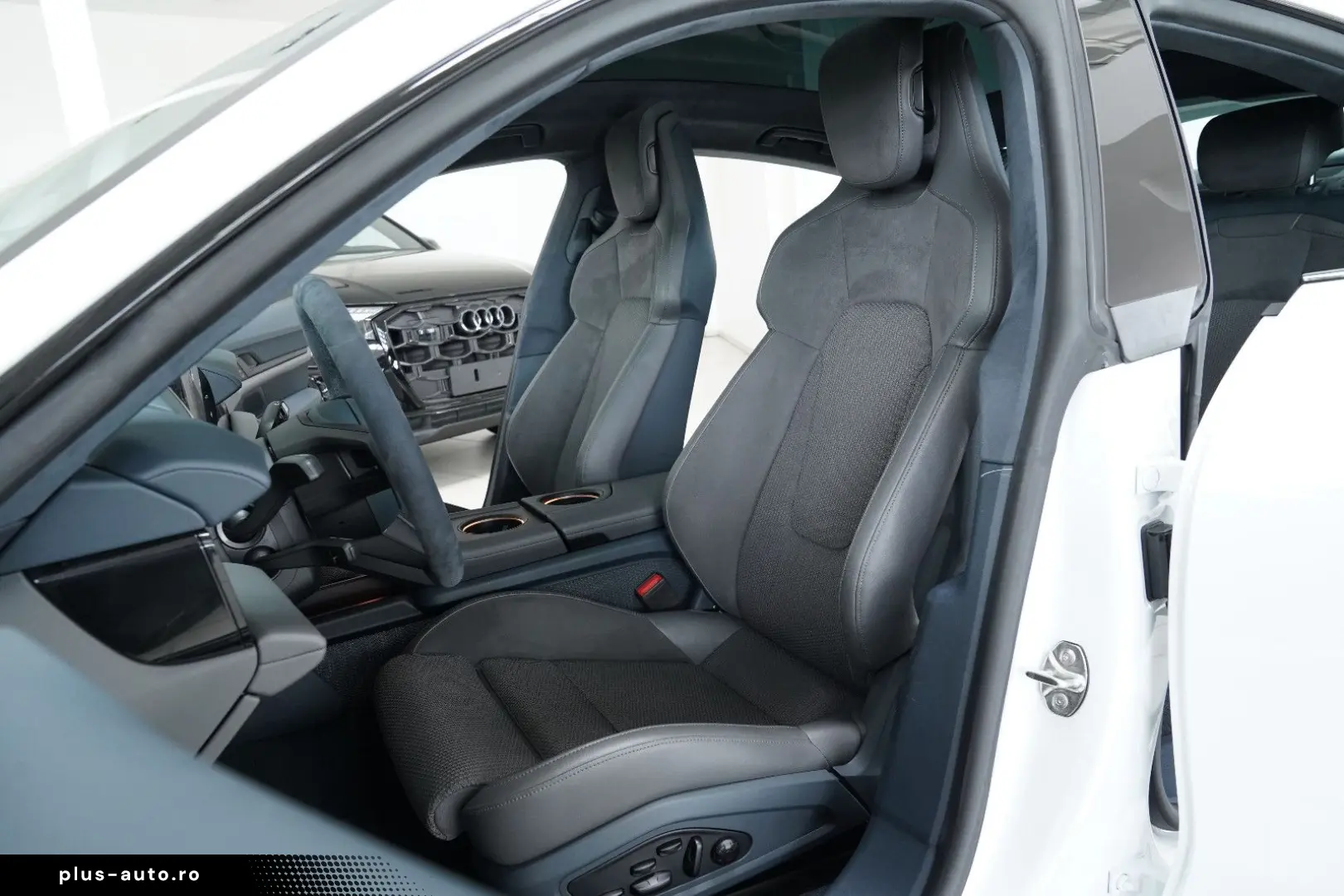 PORSCHE Taycan 4S SportDesign Matrix Chrono Display HUD