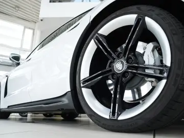 PORSCHE Taycan 4S SportDesign Matrix Chrono Display HUD