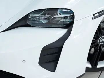 PORSCHE Taycan 4S SportDesign Matrix Chrono Display HUD