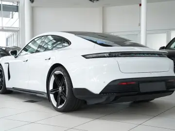 PORSCHE Taycan 4S SportDesign Matrix Chrono Display HUD