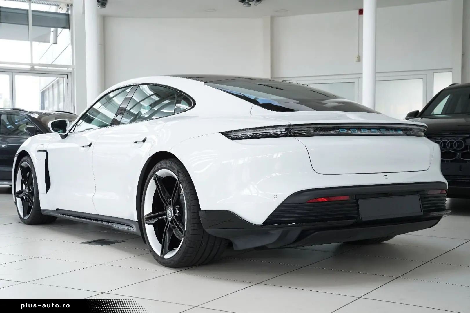 PORSCHE Taycan 4S SportDesign Matrix Chrono Display HUD