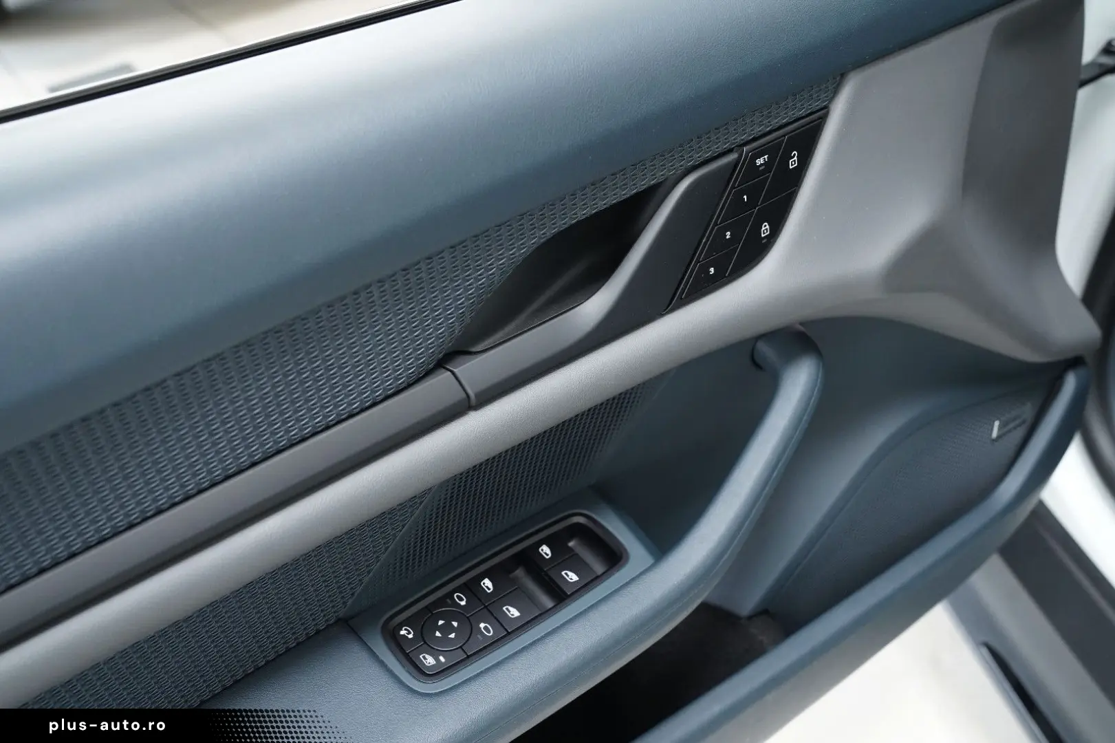 PORSCHE Taycan 4S SportDesign Matrix Chrono Display HUD