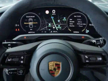 PORSCHE Taycan 4S SportDesign Matrix Chrono Display HUD