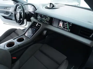 PORSCHE Taycan 4S SportDesign Matrix Chrono Display HUD