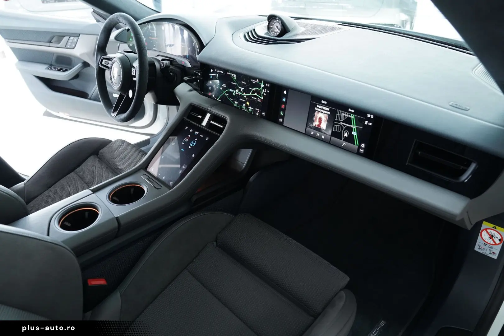 PORSCHE Taycan 4S SportDesign Matrix Chrono Display HUD