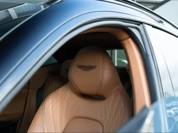 ASTON MARTIN DBX V8 4.0 360-Kamera Sitzbelüftung Sattelbraun