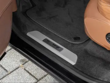 ASTON MARTIN DBX V8 4.0 360-Kamera Sitzbelüftung Sattelbraun