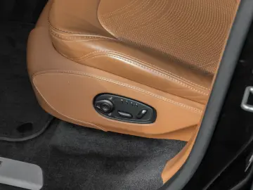 ASTON MARTIN DBX V8 4.0 360-Kamera Sitzbelüftung Sattelbraun