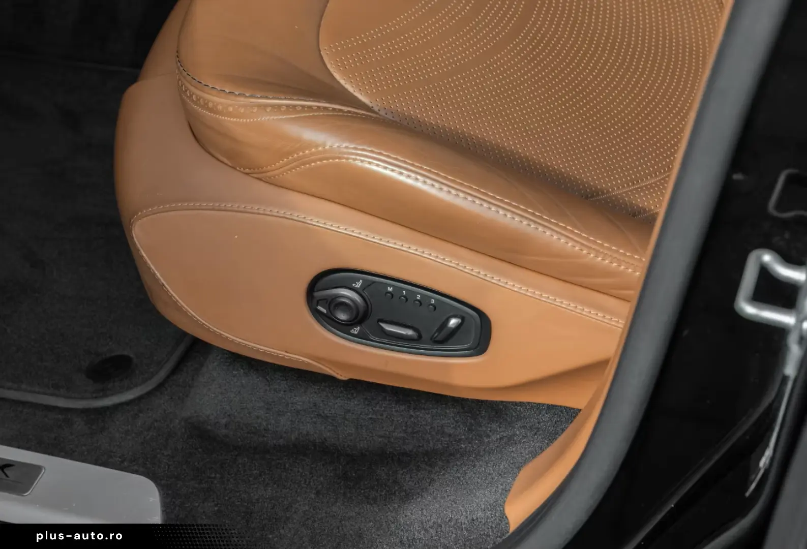 ASTON MARTIN DBX V8 4.0 360-Kamera Sitzbelüftung Sattelbraun