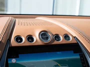 ASTON MARTIN DBX V8 4.0 360-Kamera Sitzbelüftung Sattelbraun