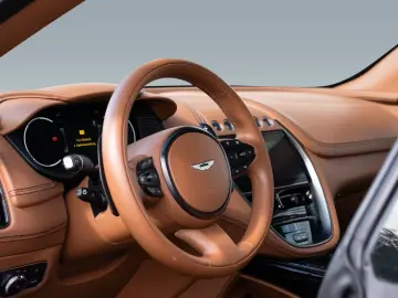 ASTON MARTIN DBX V8 4.0 360-Kamera Sitzbelüftung Sattelbraun