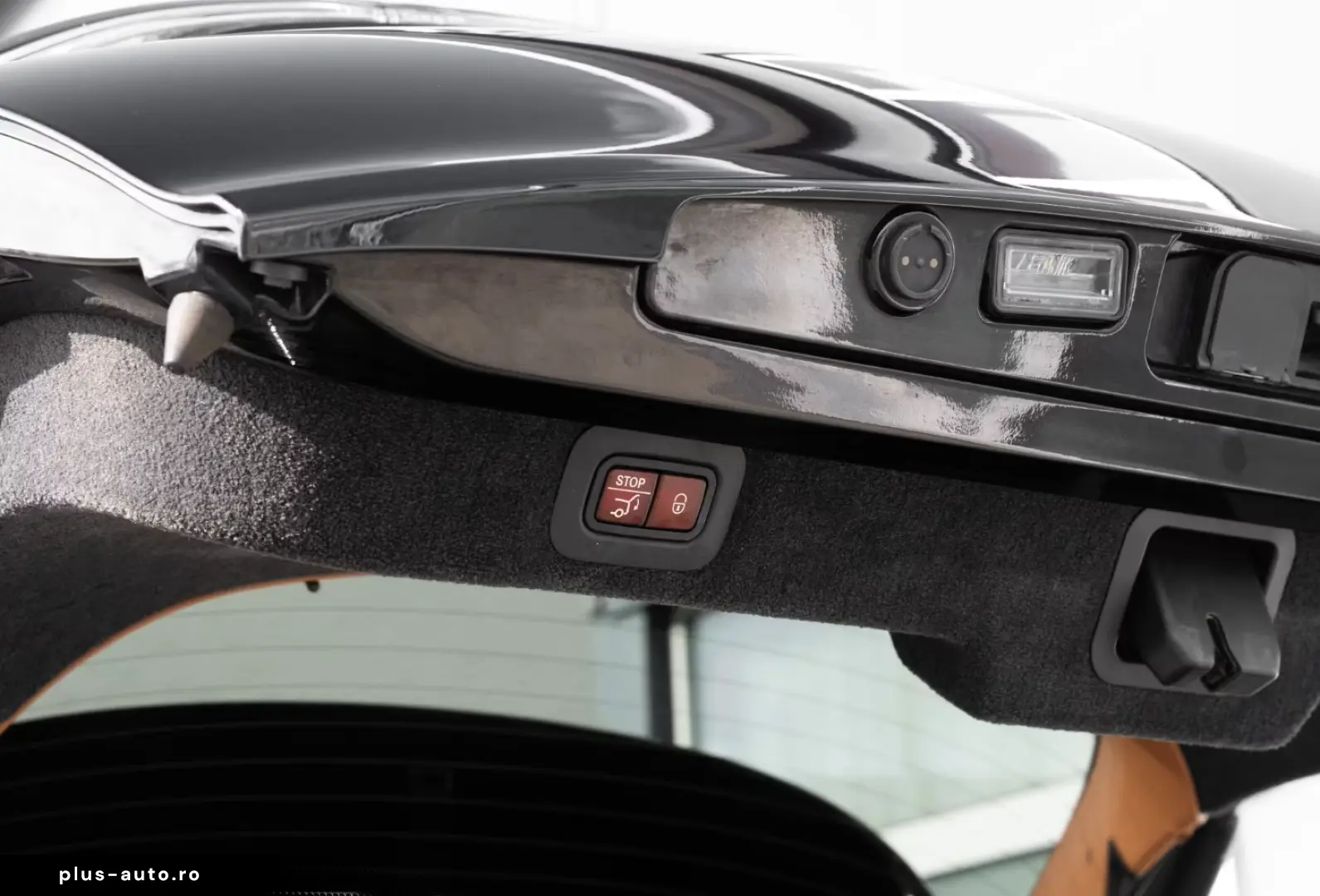 ASTON MARTIN DBX V8 4.0 360-Kamera Sitzbelüftung Sattelbraun