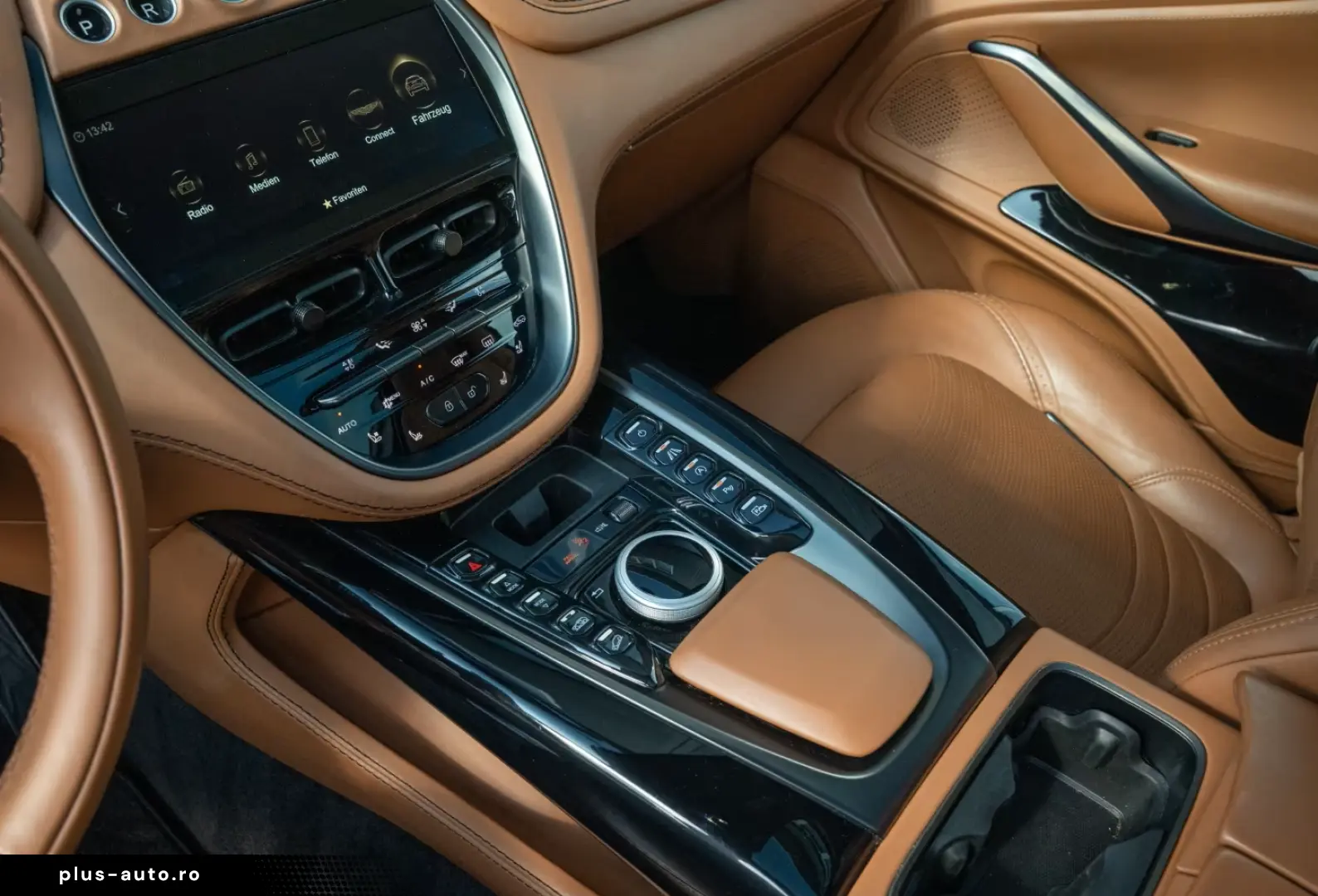 ASTON MARTIN DBX V8 4.0 360-Kamera Sitzbelüftung Sattelbraun