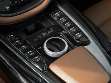 ASTON MARTIN DBX V8 4.0 360-Kamera Sitzbelüftung Sattelbraun