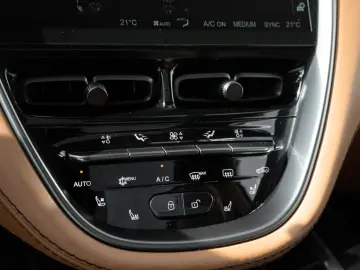 ASTON MARTIN DBX V8 4.0 360-Kamera Sitzbelüftung Sattelbraun