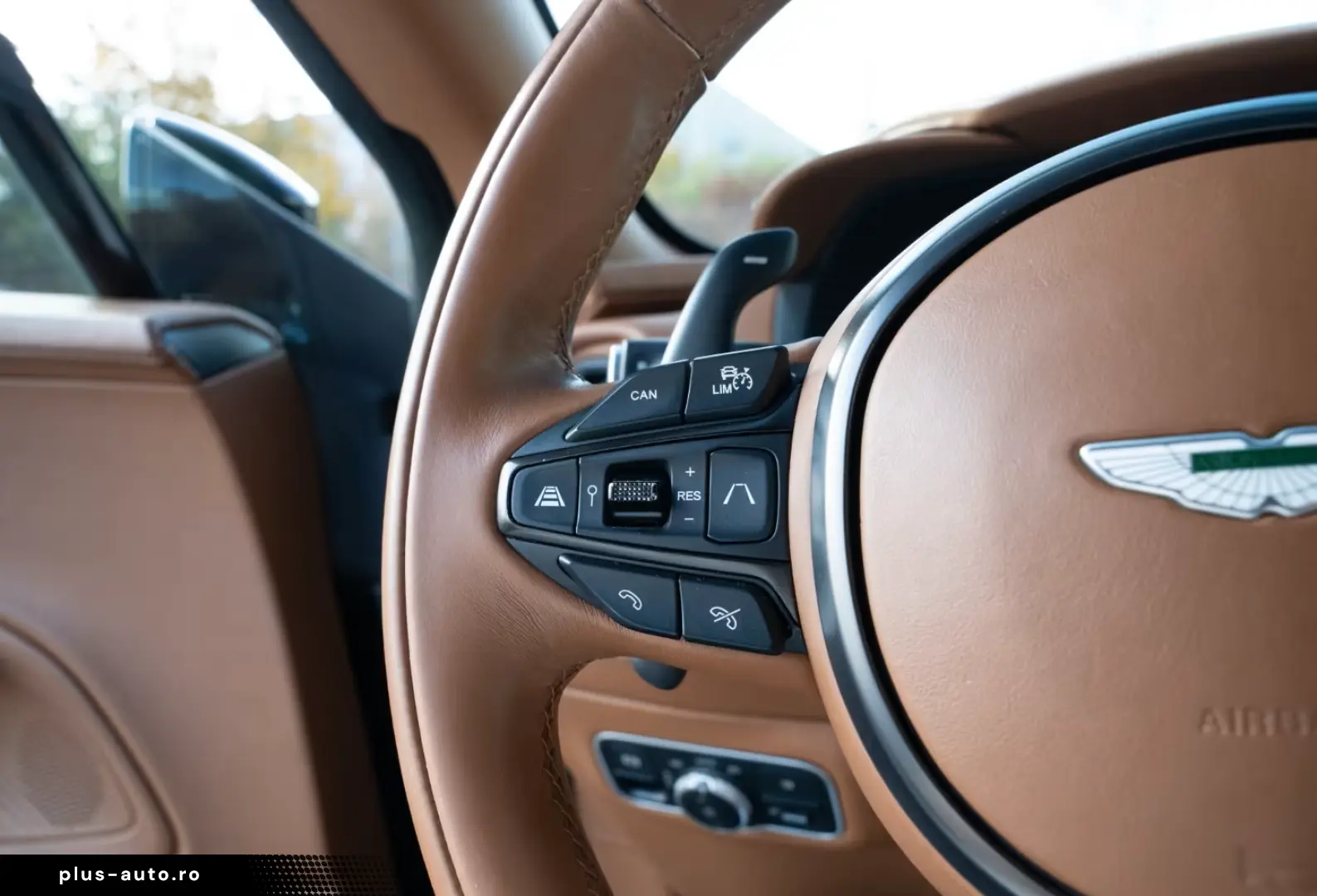 ASTON MARTIN DBX V8 4.0 360-Kamera Sitzbelüftung Sattelbraun