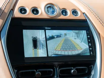 ASTON MARTIN DBX V8 4.0 360-Kamera Sitzbelüftung Sattelbraun