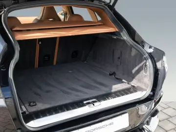 ASTON MARTIN DBX V8 4.0 360-Kamera Sitzbelüftung Sattelbraun