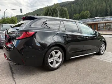 TOYOTA Corolla Touring Sports Hybrid Team D