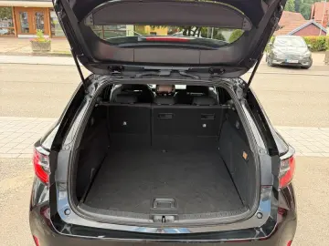 TOYOTA Corolla Touring Sports Hybrid Team D