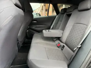 TOYOTA Corolla Touring Sports Hybrid Team D