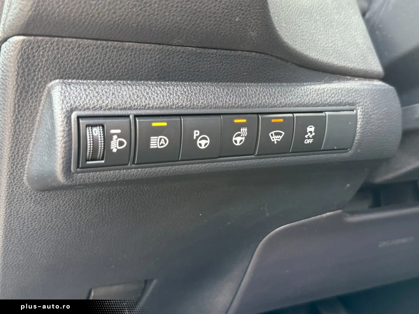 TOYOTA Corolla Touring Sports Hybrid Team D