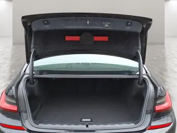 BMW 330e xDrive Limousine M Sport LiveCockpitProf