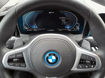 BMW 330e xDrive Limousine M Sport LiveCockpitProf