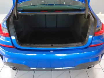 BMW 320dA xDrive LIMO-M-SPORTPAKET UNFALLFREI DEUTSC