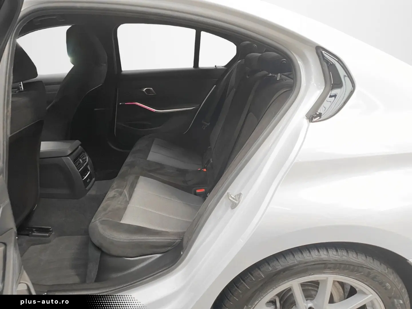 BMW 320xi Lim. M Sport ACC HiFi SHZ HUD KZU QI 360