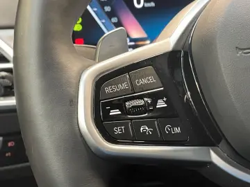 BMW 320xi Lim. M Sport ACC HiFi SHZ HUD KZU QI 360