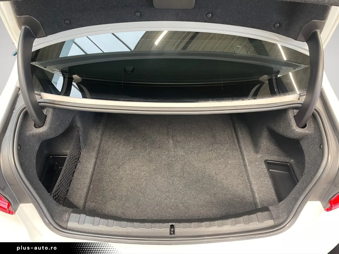 BMW 320xi Lim. M Sport ACC HiFi SHZ HUD KZU QI 360